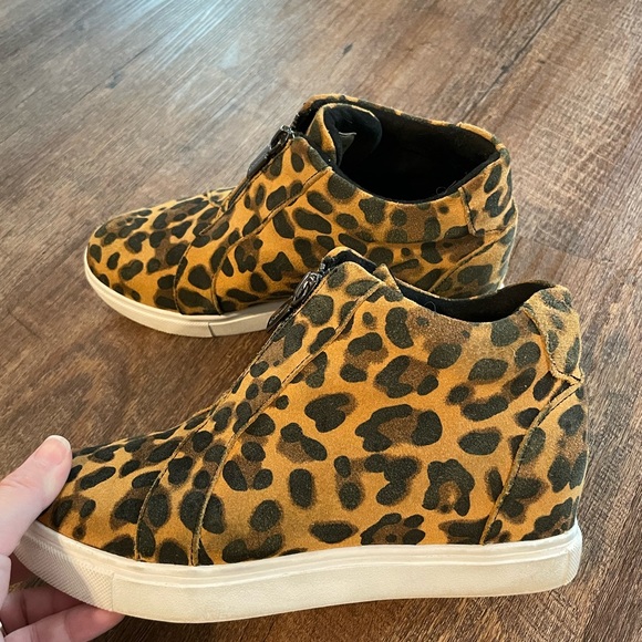 Blondo Glenda Leopard Waterproof Suede Zip Up Wedge Heel Sneaker Bootie Size 6.5 - Picture 4 of 14